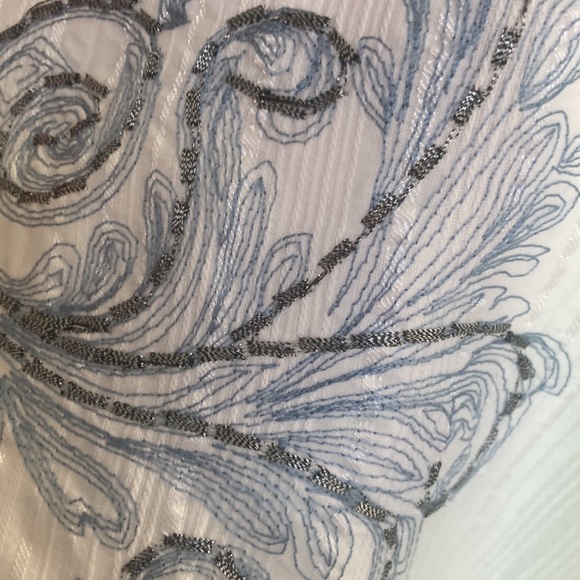 White men’s short sleeved embroidered shirt - Picture 4 of 8